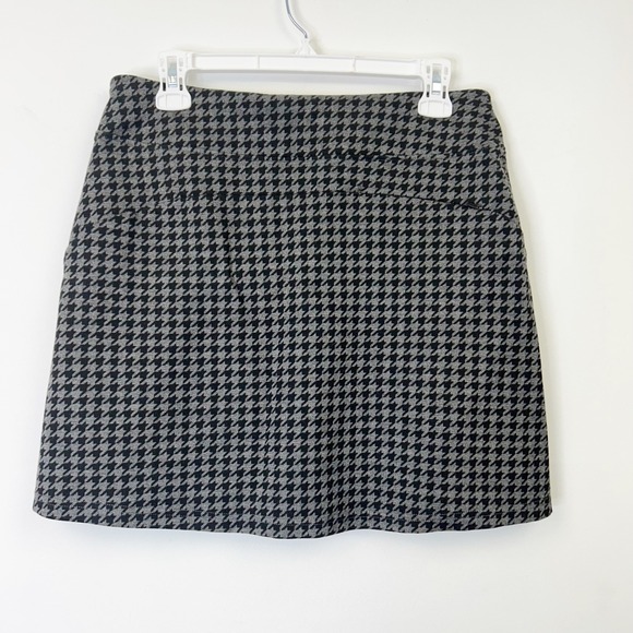 Title Nine Passport Ponte Mini Skirt Women's Size Medium Gray Houndstooth - Picture 5 of 7